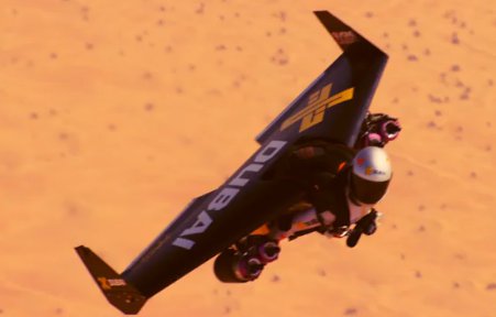 Jetman flyr formasjon sammen med fly